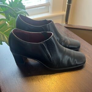 Aerosoles leather Classic Black Women's Heeled Shoes size 8.5 B